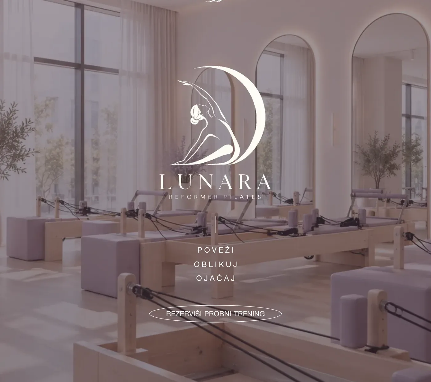 Detalj: znak Lunara, mjesec i figura u istezanju